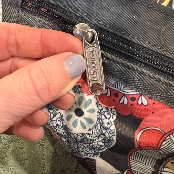 LESPORTSAC weekender carryon travel large duffle multi print - Picture 9 of 13